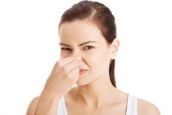 Khí hư có mùi hôi là triệu chứng của bệnh phụ khoa gì?